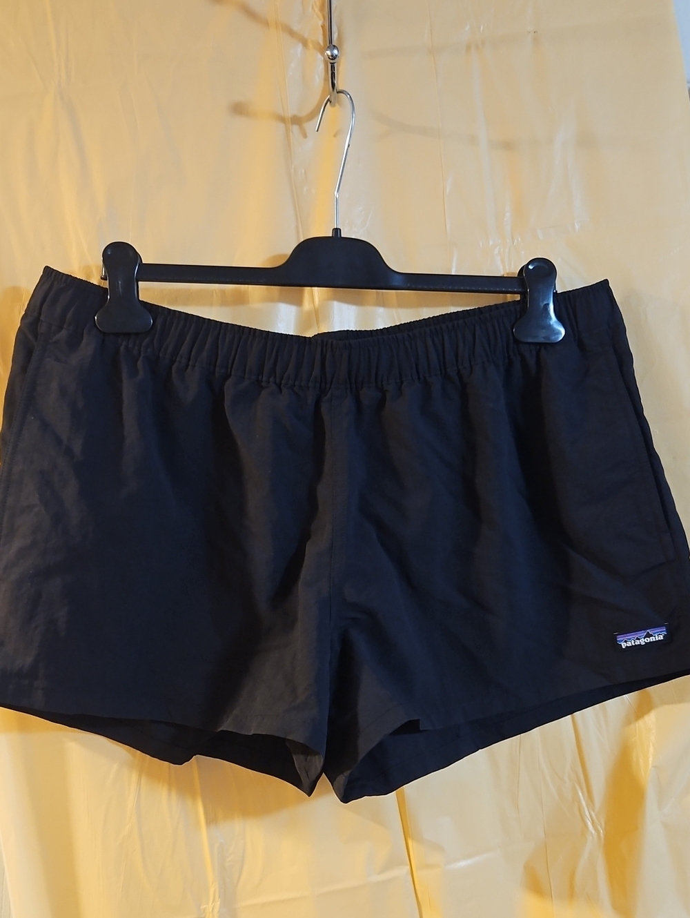 Patagonia Women's 2.5" Barely Baggies Shorts: BLACK: NEW WITH TAGS: SIZE XL
